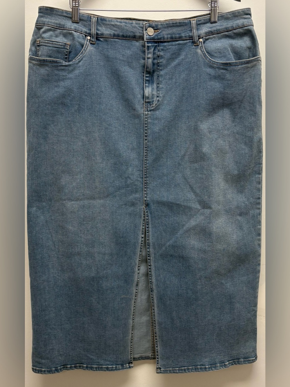 4 for $25 💙 Renuar Denim Midi Skirt (Size XXL) 💙